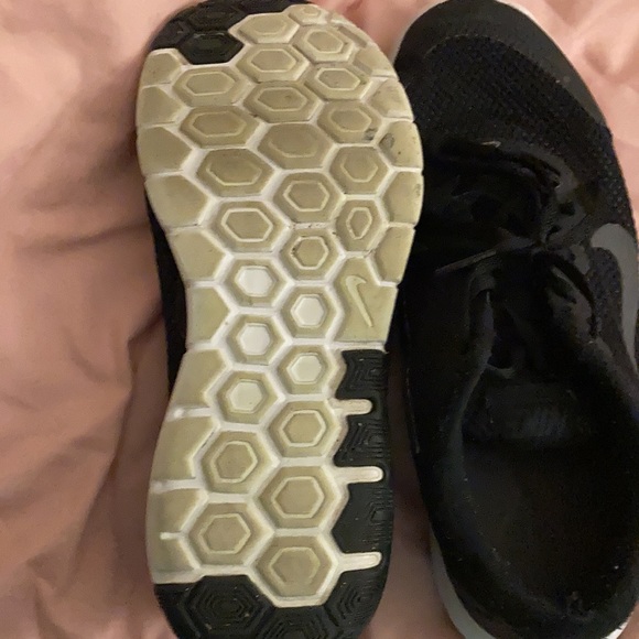 Nike Black Sneskers - Picture 2 of 3